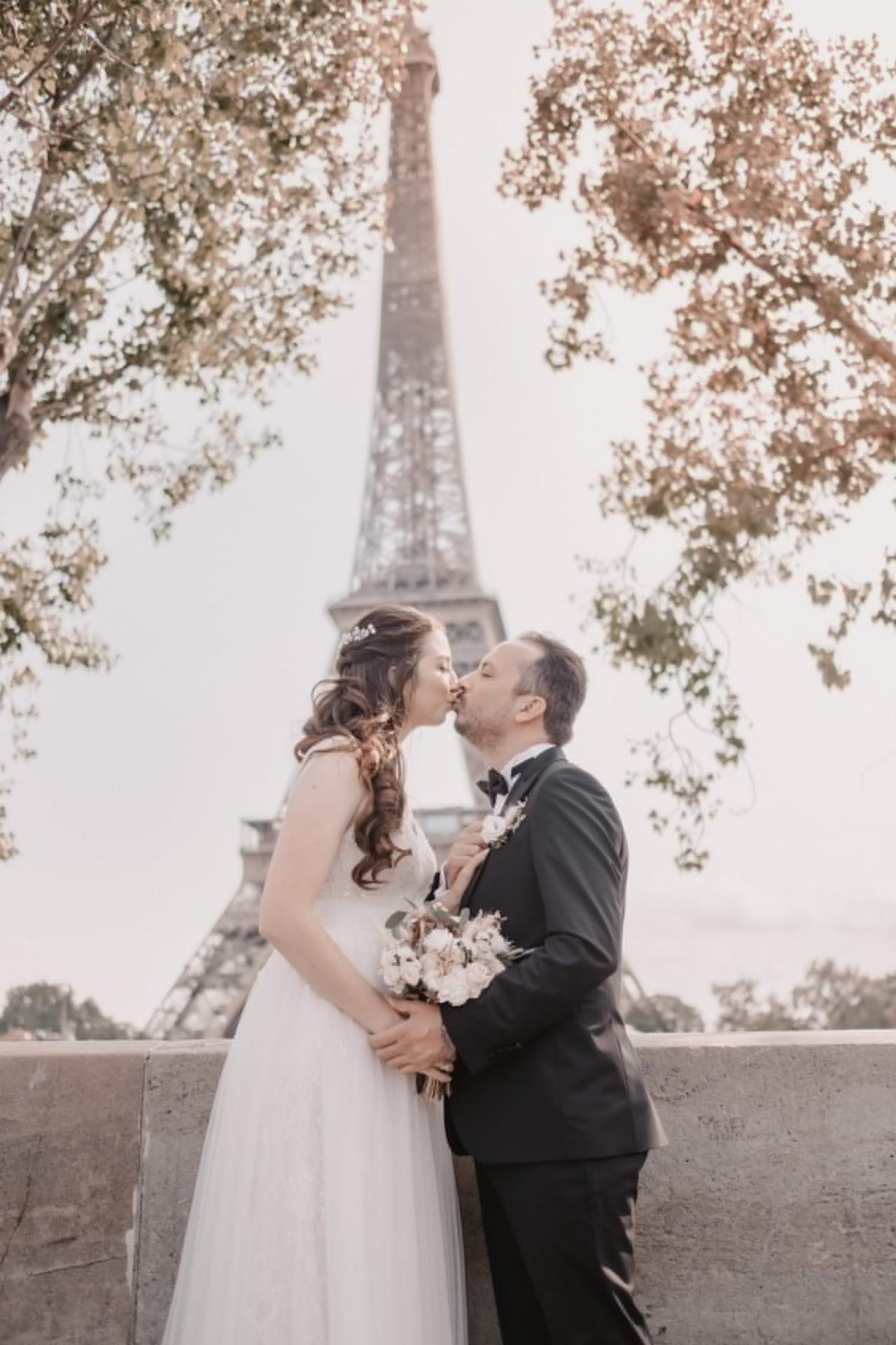 Elopement picture by vinci photo