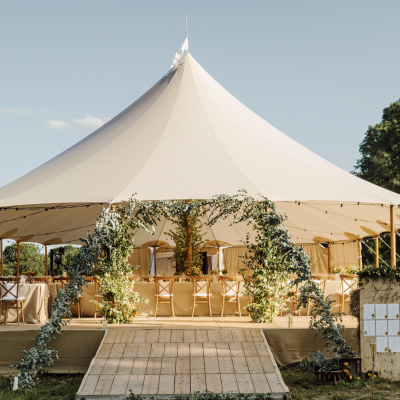 Mariage dans un champs privé
